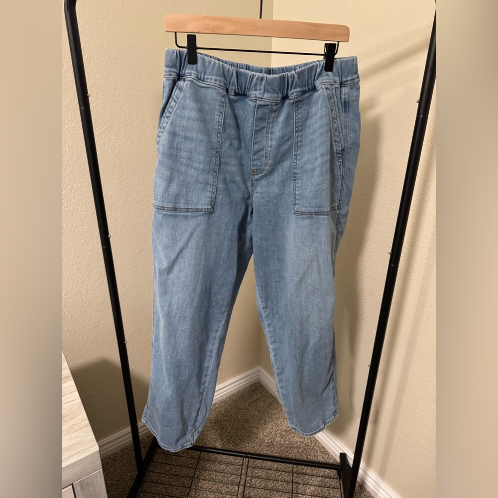 Pull-On Relaxed Jeans in Lisford Wash- Large